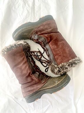 Khombu Waterproof Mid-Calf Winter Boots in Brown With Faux Fur Lining
